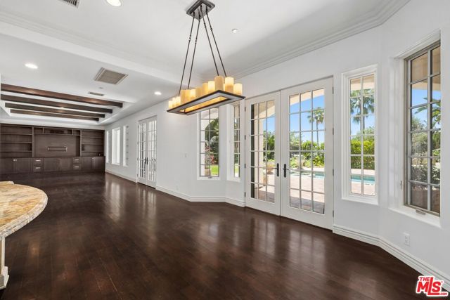 16718 Via Pacifica, Pacific Palisades CA: https://media.crmls.org/mediaz/83efdb51-1880-4bf4-b65c-e3af48d76c1d.jpg