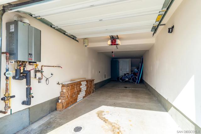 807 Santa Barbara Pl, San Diego CA: https://media.crmls.org/mediaz/83f00f5d-552e-49f2-9132-f6e22b20398e.jpg