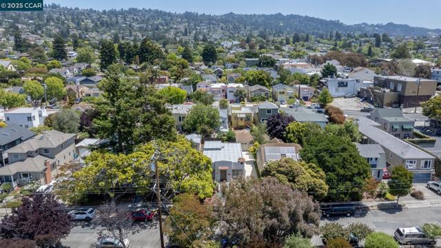 837 San Carlos Ave, Albany CA: https://media.crmls.org/mediaz/83f0f945-7830-49e6-a2f1-59ec0c221fe4.jpg