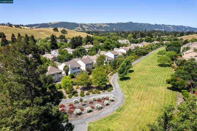315 Glasgow Circle, Danville CA: https://media.crmls.org/mediaz/83f12a0d-87b5-444b-9dc4-5fc7412bbcec.jpg