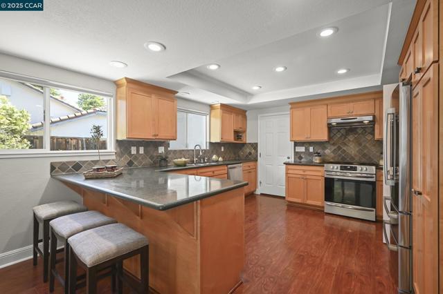 84 Tumbleweed Ct, San Ramon CA: https://media.crmls.org/mediaz/83f29eb1-6f1f-4e6d-a21c-1905489e5c15.jpg