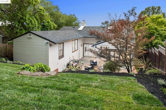 2333 Leimert Blvd, Oakland CA: https://media.crmls.org/mediaz/83f4228a-8ec8-4f62-8129-8e385eeb2e6e.jpg