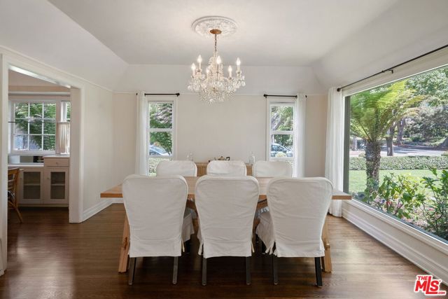 504 24Th Street, Santa Monica CA: https://media.crmls.org/mediaz/83f43c47-e2d2-4a6b-b415-b2dfc37cb7c7.jpg