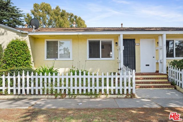 9620 Braddock Drive, Culver City CA: https://media.crmls.org/mediaz/83f476b8-56cf-46ce-9ccc-3281d5022290.jpg