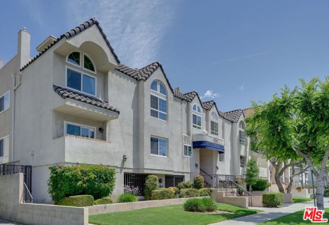 11119 CAMARILLO Street 119, Toluca Lake, CA 91602