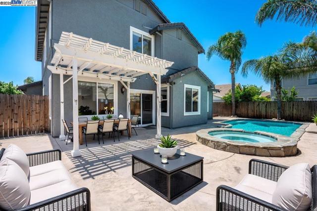 2315 Sabrina Way, Tracy CA: https://media.crmls.org/mediaz/83f5ae51-37fb-4aeb-9f9c-717d03d57284.jpg