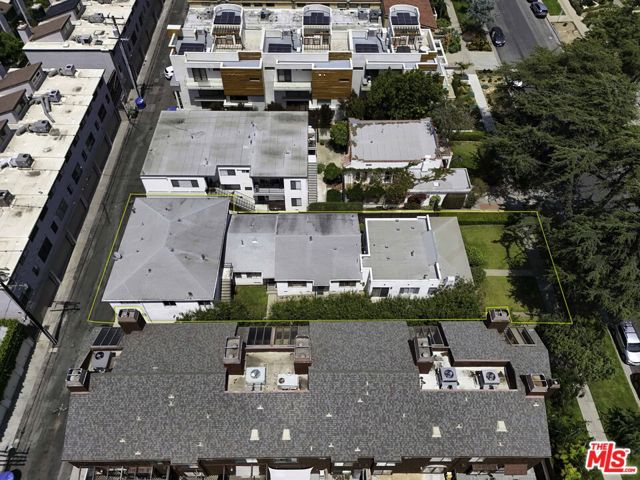 938 15th Street, Santa Monica CA: https://media.crmls.org/mediaz/83f61edb-b78e-4217-b0d8-0dbf9c24eb41.jpg