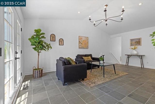 491 Camelback Rd, Pleasant Hill CA: https://media.crmls.org/mediaz/83f667cd-868c-41a0-a6e8-d17f169f5873.jpg
