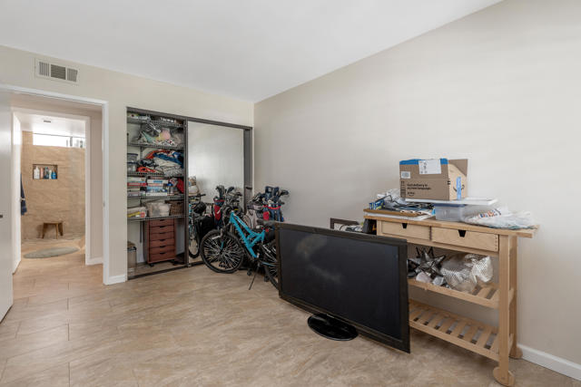 34324 Laura Way, Rancho Mirage CA: https://media.crmls.org/mediaz/83f68056-52cb-4cc9-8f08-ced9d8be00b0.jpg