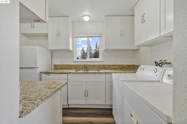 100 Carolina St, Vallejo CA: https://media.crmls.org/mediaz/83f6d000-3d0b-400e-937b-9744f177f5ce.jpg