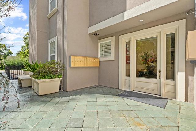 550 El Camino Real, Burlingame CA: https://media.crmls.org/mediaz/83f822f6-1c2d-44ce-89c8-8f058d42bd2d.jpg