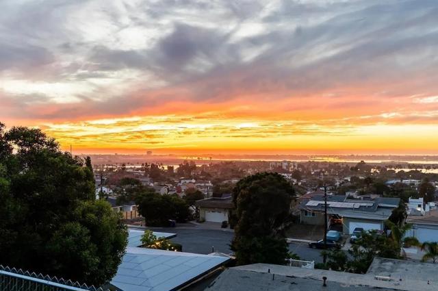 2103 Garfield, San Diego CA: https://media.crmls.org/mediaz/83f82729-2742-4896-a1fe-d2a5af2481e3.jpg