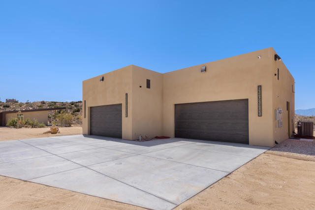 7852 Pinon Drive, Yucca Valley CA: https://media.crmls.org/mediaz/83f82927-968f-445a-868d-160c1ce9077e.jpg