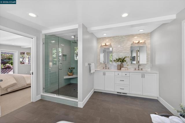 31 Ivy Dr, Orinda CA: https://media.crmls.org/mediaz/83f852bc-5330-4279-9c99-b3ddad7b2f0c.jpg