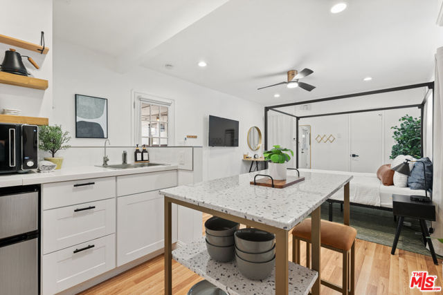 5918 S La Cienega Boulevard, Los Angeles CA: https://media.crmls.org/mediaz/83f86726-cd25-499d-a5df-ccf91d69e063.jpg
