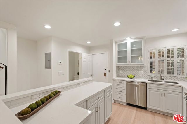 853 Larrabee Street, West Hollywood CA: https://media.crmls.org/mediaz/83f894a8-6013-4deb-89fa-88c8d4f36baa.jpg