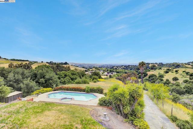 10705 Dublin Canyon Rd, Pleasanton CA: https://media.crmls.org/mediaz/83f8bb5b-f7e2-42fb-b98a-b42f96cd1e27.jpg