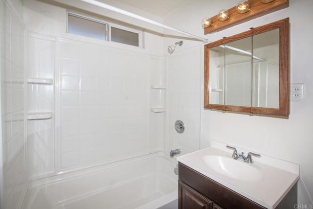 Detail Gallery Image 12 of 18 For 976 Olive Ave, Vista,  CA 92083 - 2 Beds | 1 Baths