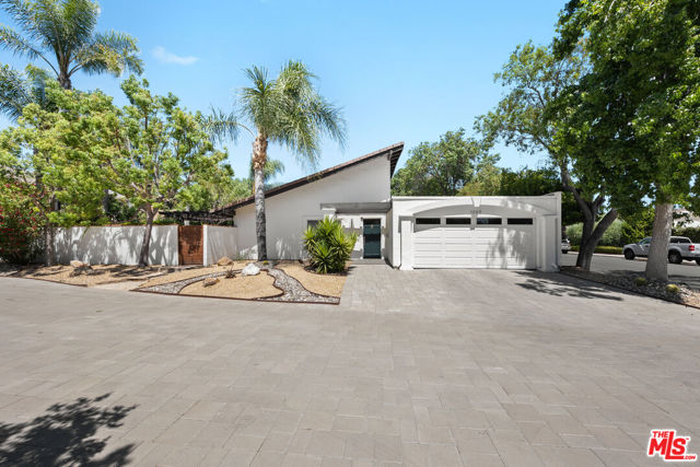 1069 Barrow Court photo 3