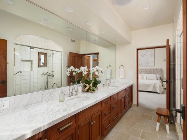 2665 Idle Hour Lane, La Jolla CA: https://media.crmls.org/mediaz/83f9809a-173b-4c17-bef9-127781b66274.jpg