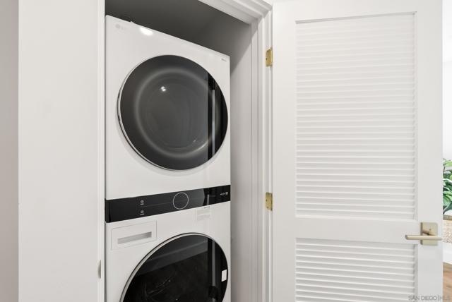 720 Nantasket Ct, San Diego CA: https://media.crmls.org/mediaz/83fa127e-1d78-4d97-b973-aa7e99b90061.jpg