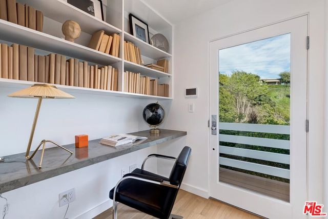 9316 Beverly Crest Drive, Beverly Hills CA: https://media.crmls.org/mediaz/83fa6a76-bd29-4576-9a88-9df7d6204c7f.jpg