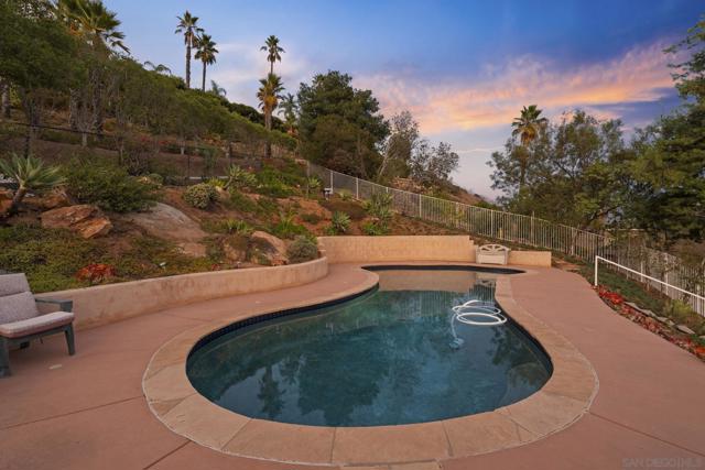 2106 Zachary Gln, Escondido CA: https://media.crmls.org/mediaz/83fa7690-fd95-464a-aa45-6e46704412fa.jpg