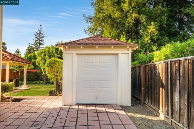 46 Saint Mark Ct, Danville CA: https://media.crmls.org/mediaz/83fa8fcb-7bd4-4ded-a339-3863aa5b2778.jpg