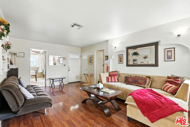 764 Lashburn Street, Sylmar CA: https://media.crmls.org/mediaz/83fae028-4c77-44e0-a11a-8e66a9a7d8bc.jpg