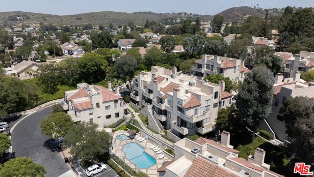 221 McAfee Court, Thousand Oaks CA: https://media.crmls.org/mediaz/83fb203b-0a38-4b09-a6fc-3f08c83834b8.jpg