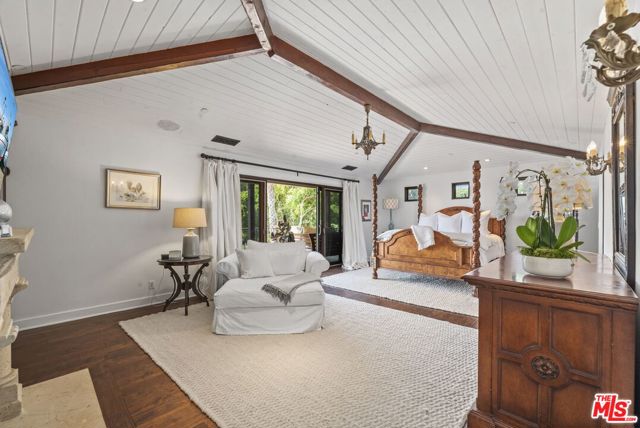 27355 Pacific Coast Highway, Malibu CA: https://media.crmls.org/mediaz/83fb308b-f375-44bd-af56-5c1ee59ce5a3.jpg