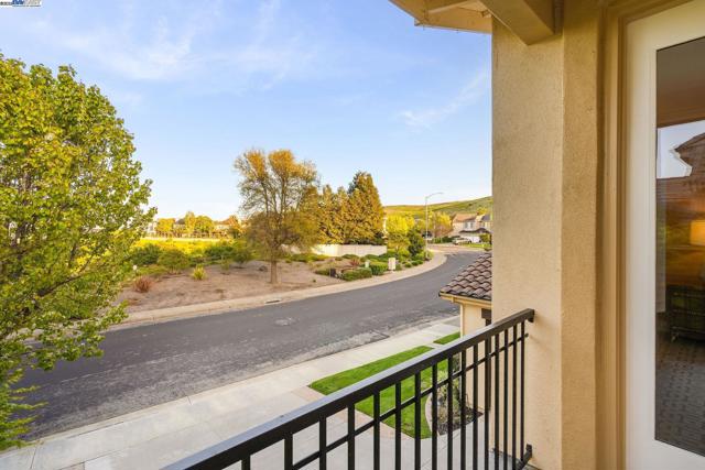 10828 Inspiration Cir, Dublin CA: https://media.crmls.org/mediaz/83fb630b-7ae8-434b-8279-bf67ab52f56f.jpg