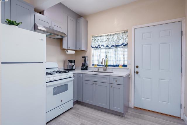 7691 Church Street, Gilroy CA: https://media.crmls.org/mediaz/83fb78c8-1472-4348-84d2-3805148b8ec8.jpg