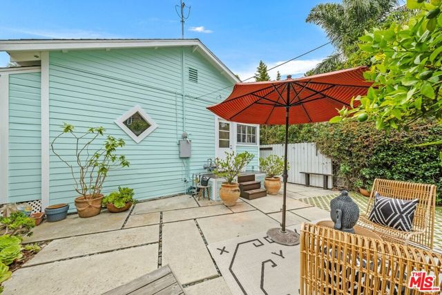 1433 Cabrillo Avenue, Venice, California 90291, 3 Bedrooms Bedrooms, ,2 BathroomsBathrooms,Single Family Residence,For Sale,Cabrillo,24427493