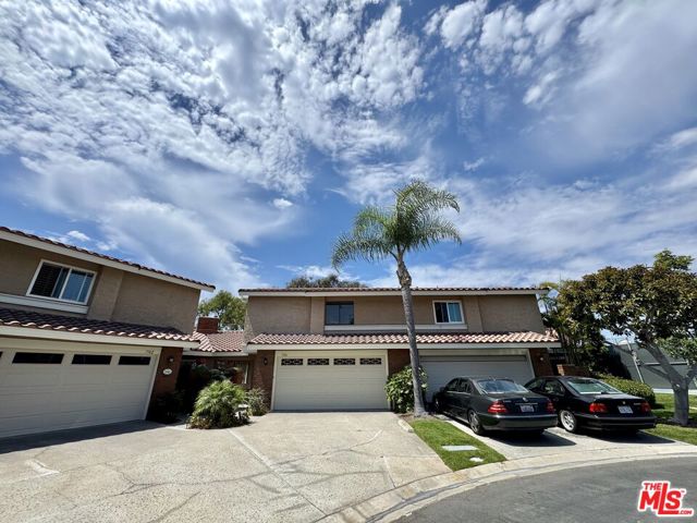 7756 Sailboat Circle, Huntington Beach CA: https://media.crmls.org/mediaz/83fc379f-4c1a-4486-a477-f539f74370c3.jpg