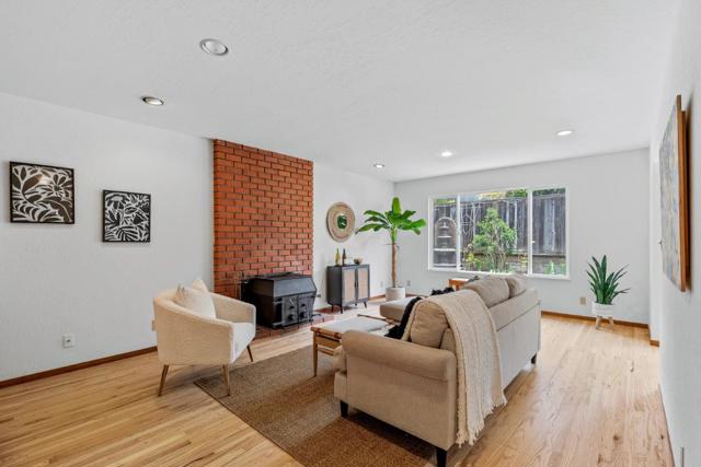 150 Sir Francis Court, Capitola CA: https://media.crmls.org/mediaz/83fc7243-adb3-4176-995d-78dc9e893774.jpg