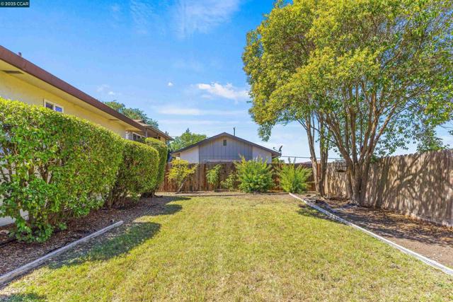 4045 Hoen Ave, Santa Rosa CA: https://media.crmls.org/mediaz/83fc813d-f224-41e9-9471-bd21a23d34a1.jpg