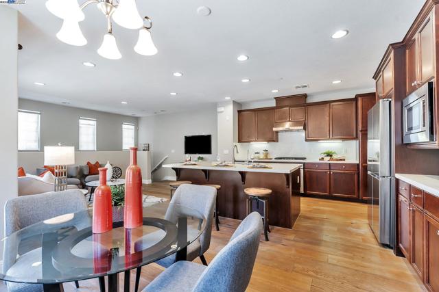 1038 S Monarch, San Ramon CA: https://media.crmls.org/mediaz/83fcfba5-fb0c-4b86-9cf8-df458fa0d672.jpg