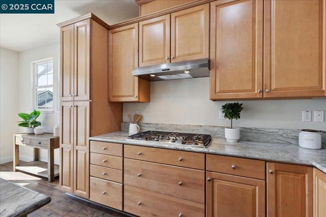 38 Citron Knoll, Orinda CA: https://media.crmls.org/mediaz/83fd0ea5-5a69-4f60-b8d6-b054415e50ee.jpg