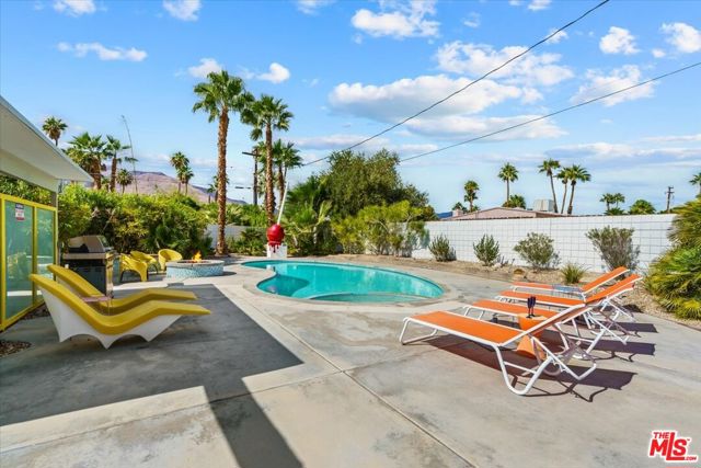 888 E Janet Circle, Palm Springs CA: https://media.crmls.org/mediaz/83fd13cc-2063-4279-8dc3-db61308420a6.jpg