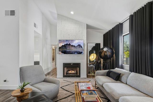 2113 Sunshine Way, Palm Springs, CA 92264
