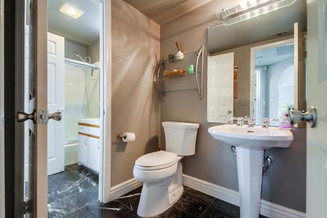 864 Del Mar Downs Rd, Solana Beach CA: https://media.crmls.org/mediaz/83fe6c71-58e5-4f84-963f-7771d441834f.jpg