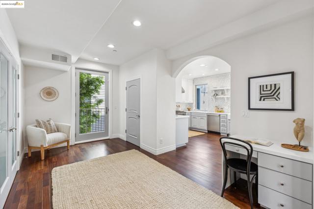 530 Gravatt Dr, Berkeley CA: https://media.crmls.org/mediaz/83fea1fe-88e7-4d2c-a7f7-6a713276aaf9.jpg