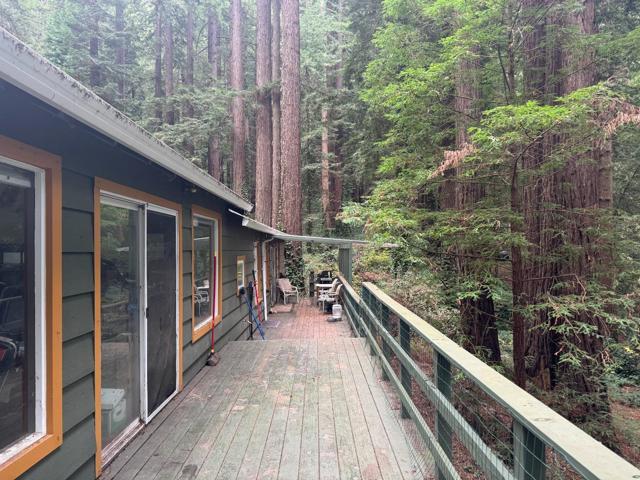 111 Sylvan Way, La Honda CA: https://media.crmls.org/mediaz/83ff10ee-9c71-4d90-b68f-12ecc819fb53.jpg