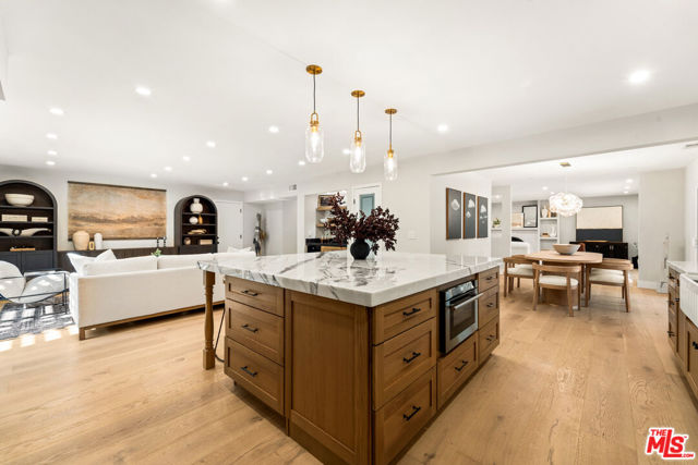22824 Margarita Drive, Woodland Hills CA: https://media.crmls.org/mediaz/83ff884f-e20b-41c9-b579-a2be0f7414fc.jpg
