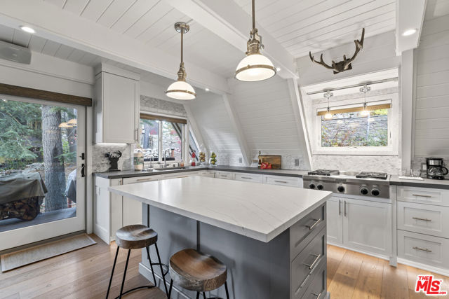 161 Rocky Point Road, Lake Arrowhead CA: https://media.crmls.org/mediaz/83ffc55c-230d-49d8-86c0-c97d88b5bf5d.jpg