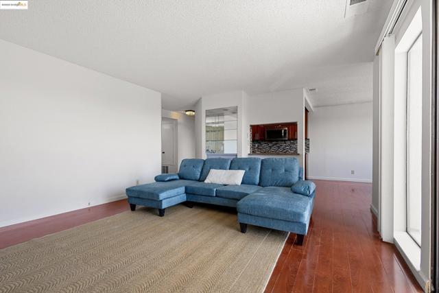 22012 Sevilla Rd, Hayward CA: https://media.crmls.org/mediaz/8400221d-2614-402d-b7a8-ef15b3038b7e.jpg