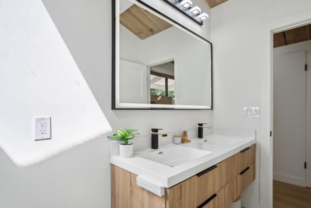 2047 Sharon Road, Menlo Park CA: https://media.crmls.org/mediaz/8400469e-39fd-468d-8701-6759ae9d5a34.jpg