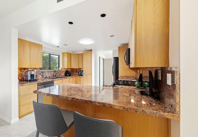 1366 Tiffany N Circle, Palm Springs CA: https://media.crmls.org/mediaz/840081e7-3173-485c-b5e4-29ae28eac8aa.jpg
