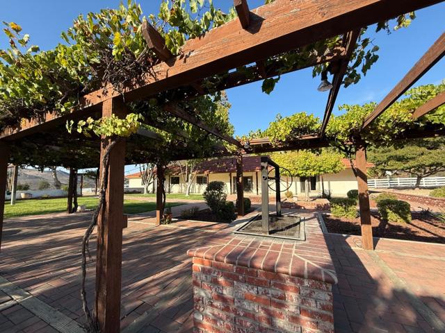 44734 Sun Valley Drive, King City CA: https://media.crmls.org/mediaz/84008deb-bccd-4e03-8636-00d1c2b3d90e.jpg